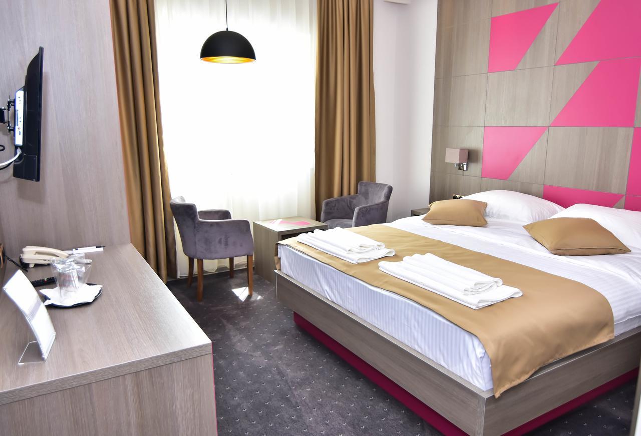 Hotel Kljuc エクステリア 写真