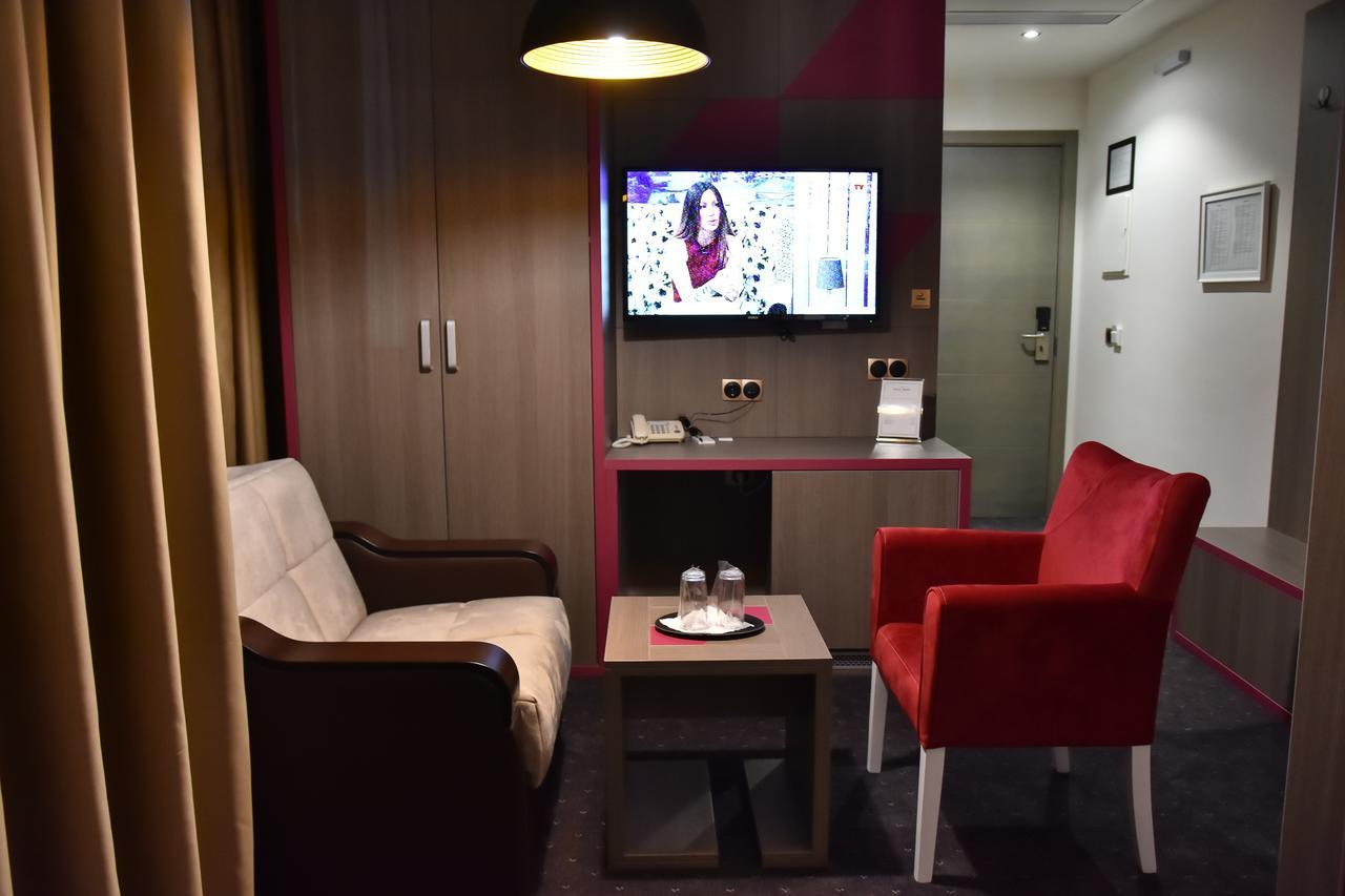 Hotel Kljuc エクステリア 写真