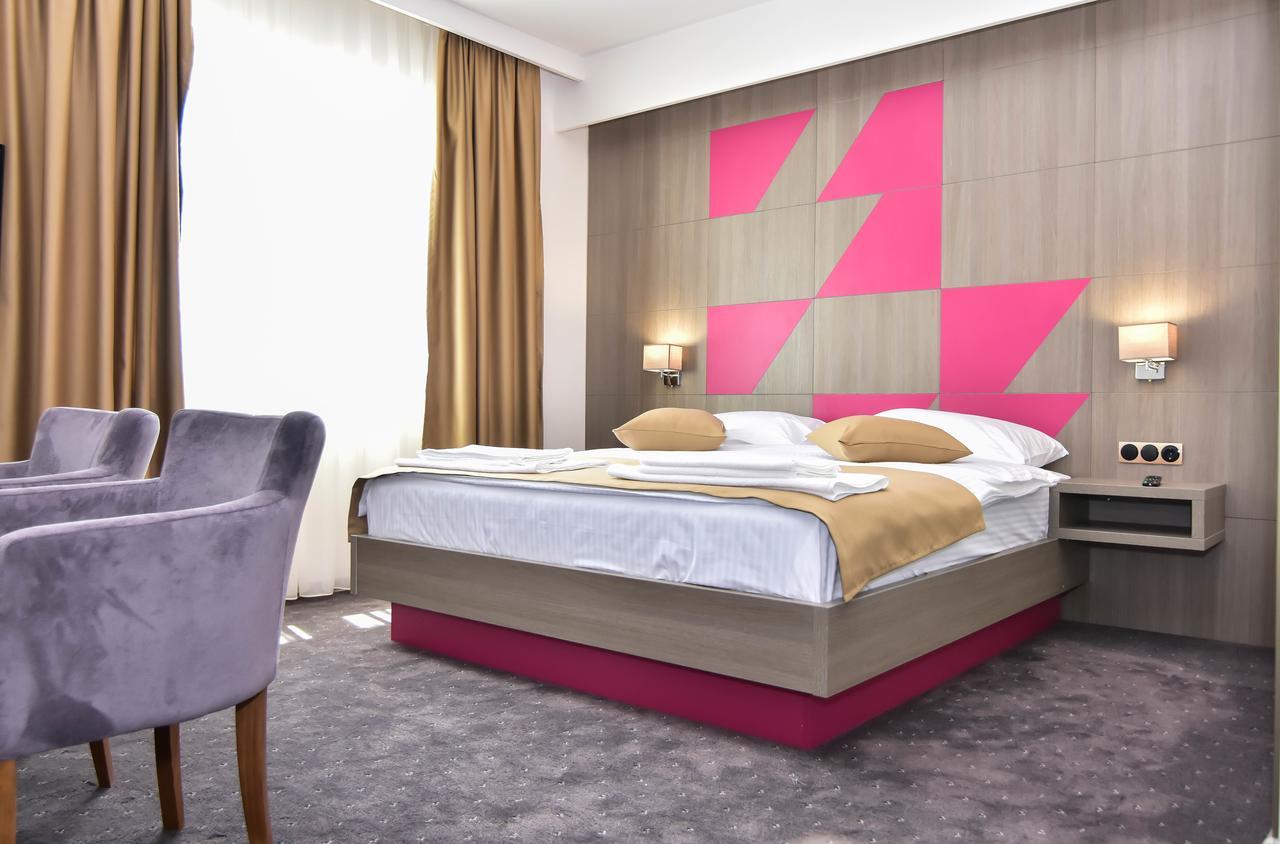 Hotel Kljuc エクステリア 写真