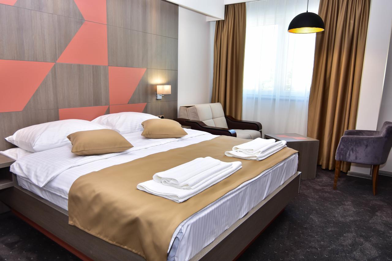 Hotel Kljuc エクステリア 写真